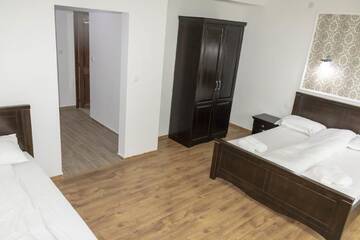 Фото номера Трехместный номер Гостевой дом Casa Valea Cernei г. Isverna 5